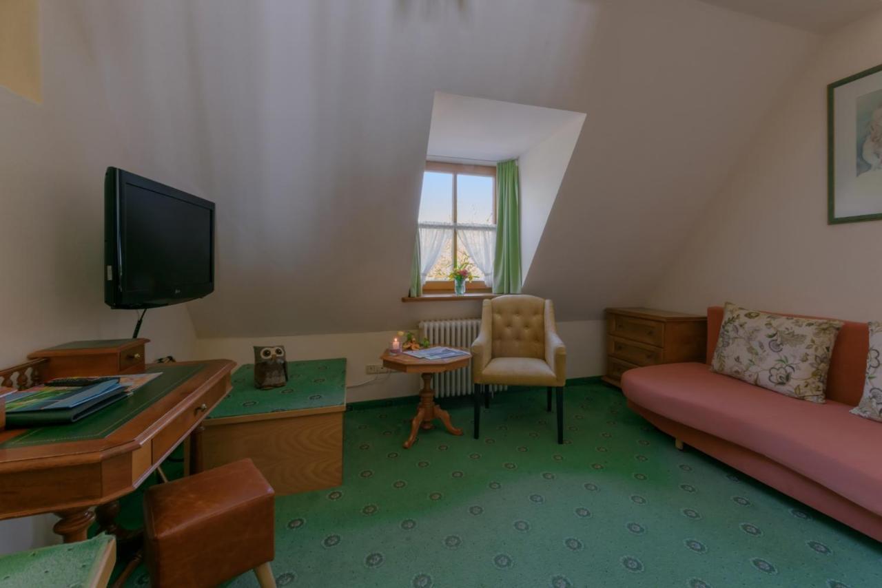 Hotel "Malerwinkel" Gmbh Seeon-Seebruck Zimmer foto