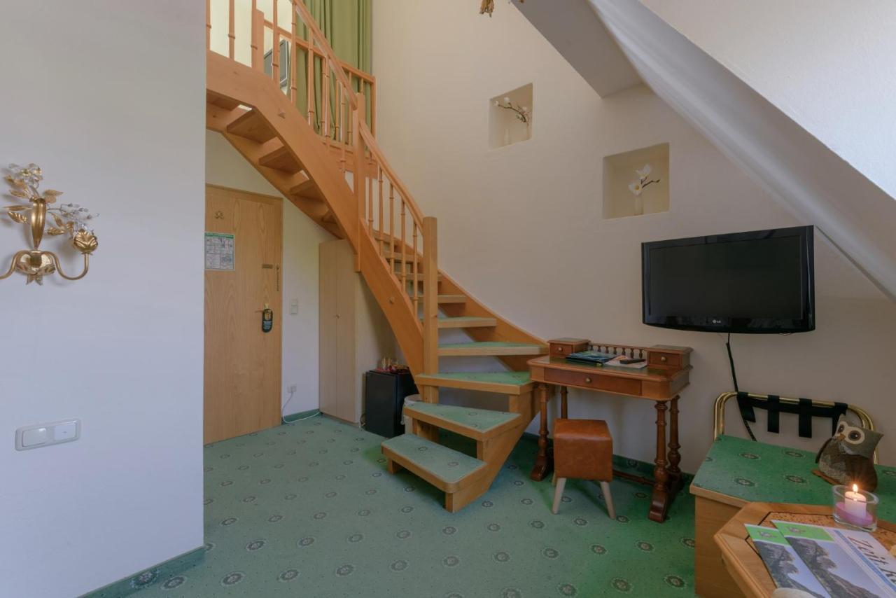 Hotel "Malerwinkel" Gmbh Seeon-Seebruck Zimmer foto